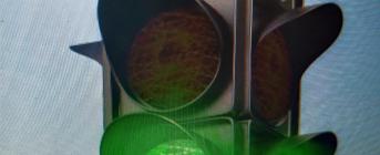 SYGNALIZACJA ŚWIETLNA OBOK POCZTY