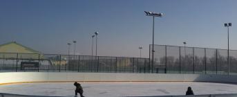 Sezonowe lodowisko obok MOSiR